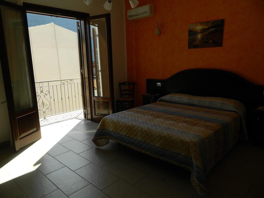 Baia Santa Margherita B&B 卡斯泰卢佐 客房 照片