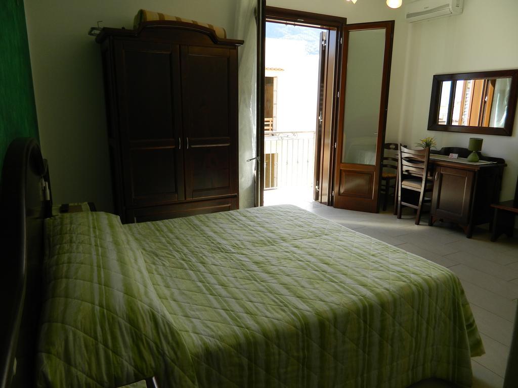 Baia Santa Margherita B&B 卡斯泰卢佐 客房 照片