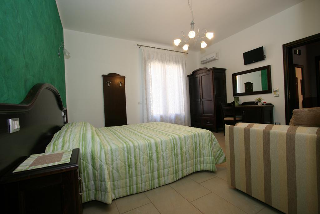 Baia Santa Margherita B&B 卡斯泰卢佐 客房 照片