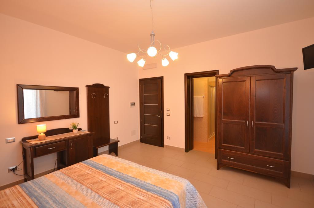 Baia Santa Margherita B&B 卡斯泰卢佐 客房 照片