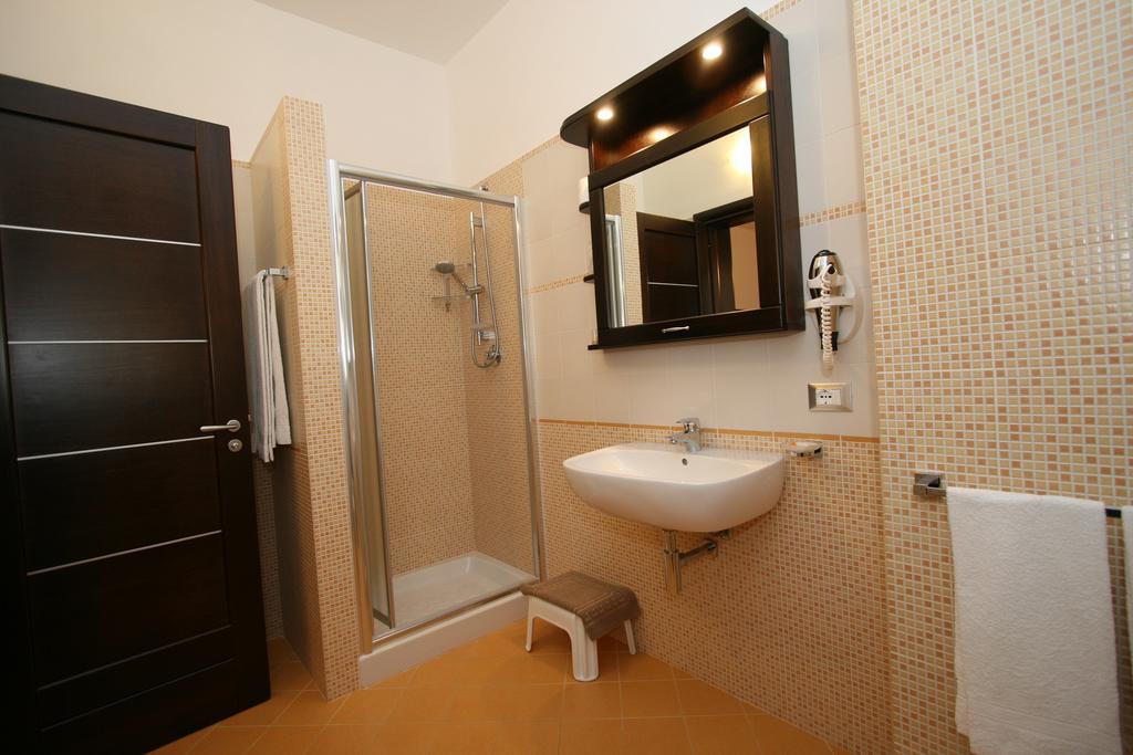 Baia Santa Margherita B&B 卡斯泰卢佐 客房 照片