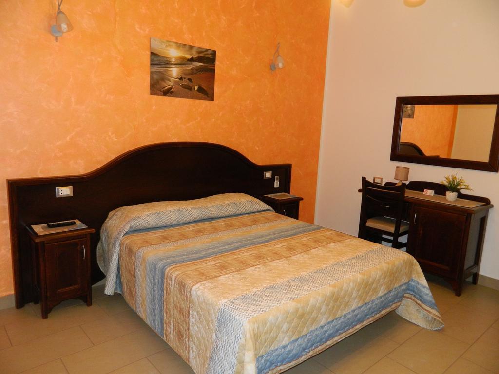 Baia Santa Margherita B&B 卡斯泰卢佐 客房 照片