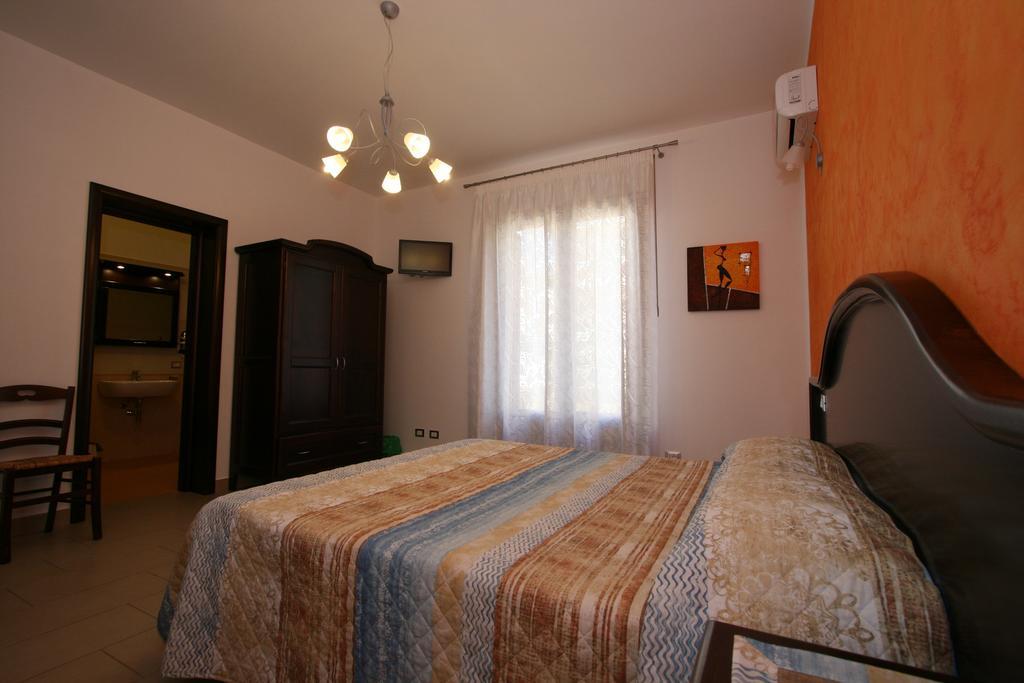 Baia Santa Margherita B&B 卡斯泰卢佐 客房 照片